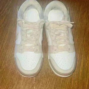 Nike sneakers size 8.5 EUC.